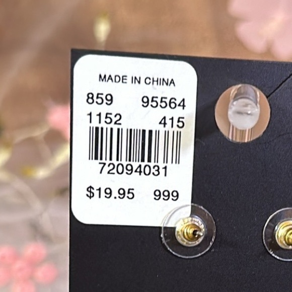 Earrings NWTNew York and Co. Palms Pair Appx 2 in dangle to Stud Ball Post 1/4in - Picture 6 of 6